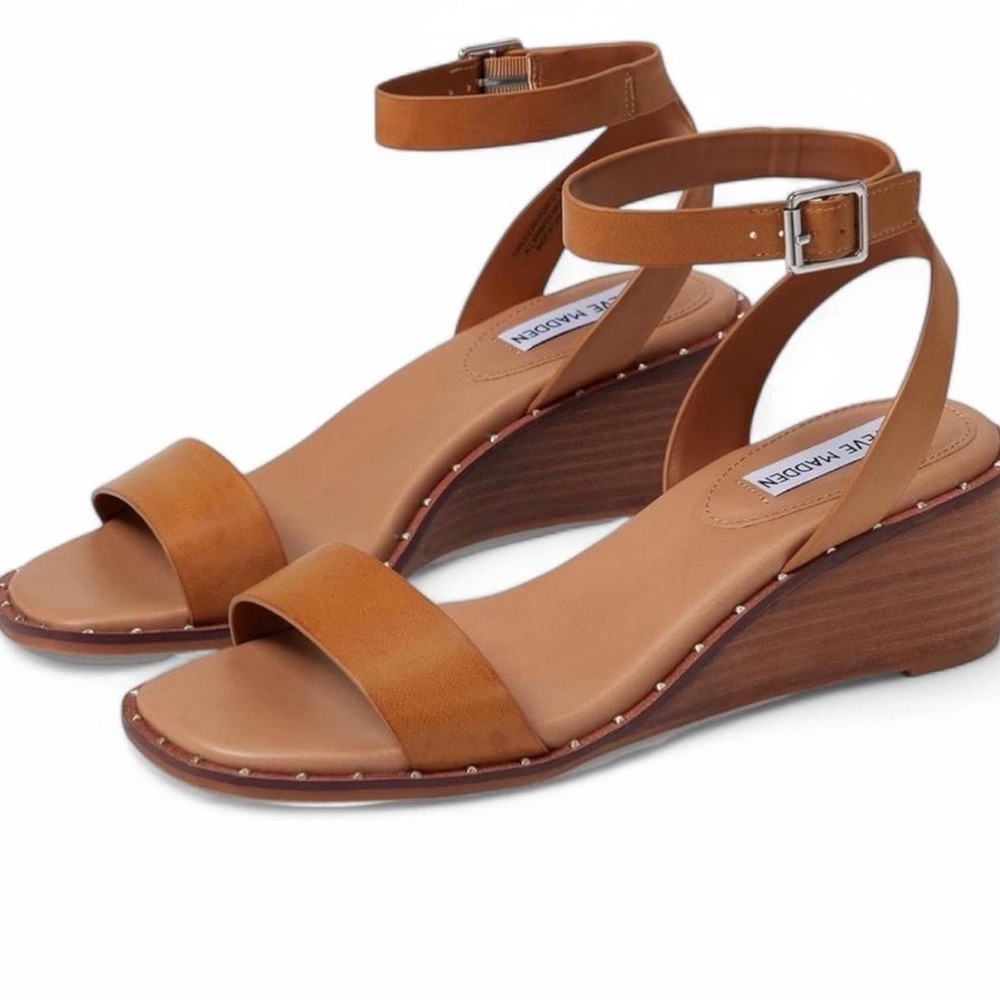 NWOT Steve Madden Harlequin Wedge Sandal with Stud Details